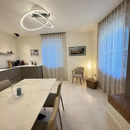 Casa Reni بيت للعطل *